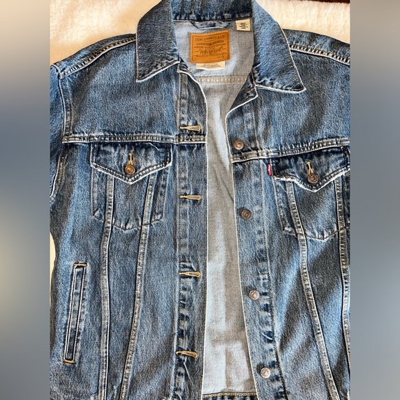 Levi’s Small Women’s Denim Jacket - Picture 3 of 8